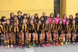 Pe&ntilde;arol present&oacute; las nuevas indumentarias para F&uacute;tbol Femenino
