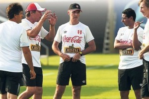 La delegaci&oacute;n peruana desconf&iacute;a de las provisiones argentinas y viaja con sus propios bidones