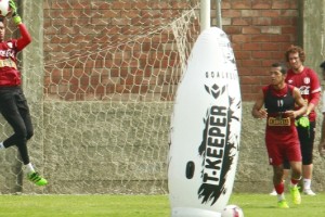 La Selección de Perú entrena con los muñecos inflables que popularizó Bielsa