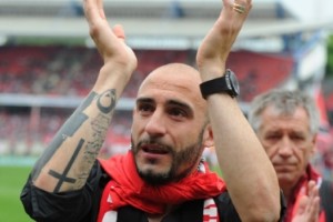 Una parte del estadio del Nuremberg se llamar&aacute; &ldquo;Javier Pinola&rdquo;