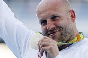 Un medallista olímpico subastará su premio para curar a un niño