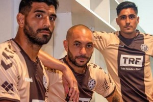 Platense present&oacute; su camiseta especial para la Copa Argentina