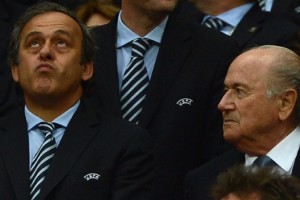Blatter y Platini fueron suspendidos y podr&iacute;an atrasarse las elecciones