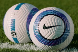 La Premier League presentó su nueva pelota con inspiración en los años 2000