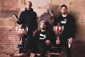 De la mano de Ag&uuml;ero, Kompany y Silva, se present&oacute; un nuevo pack de botines por Navidad