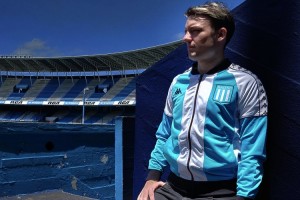 Racing present&oacute; su colecci&oacute;n retro de la mano de Kappa 