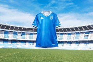 Racing lanzó su nueva camiseta alternativa