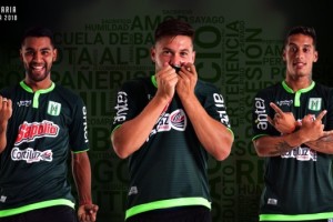 Con el lema &ldquo;Volv&eacute; a las ra&iacute;ces&rdquo;, Racing de Montevideo present&oacute; su indumentaria 2018