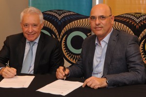 Racing y Banco Hipotecario renovaron su v&iacute;nculo hasta fines de 2015