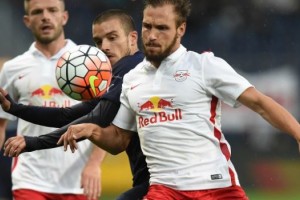 Un jugador sali&oacute; a la cancha con la camiseta de otro equipo