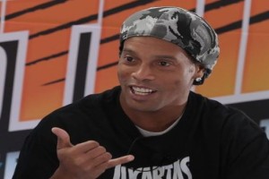 Ronaldinho les har&aacute; el mismo regalo a Cristiano Ronaldo y a Neymar