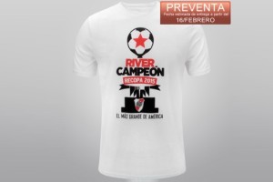 River festeja el t&iacute;tulo de la Recopa Sudamericana con una remera especial