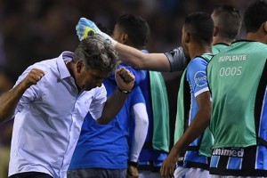 Renato Gaúcho le promete un auto a cada jugador que marque un gol de chilena