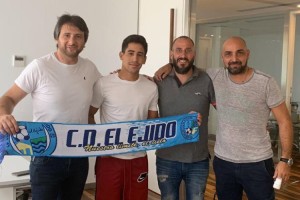 Riquelme se va a jugar a Espa&ntilde;a 