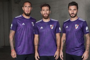 River present&oacute; su nueva camiseta &iquest;c&oacute;mo le fue cada vez que estren&oacute; indumentaria?