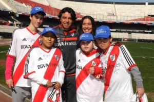 River cumpli&oacute; el sue&ntilde;o de los ni&ntilde;os de la Fundaci&oacute;n Make a Wish