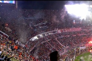 La CONMEBOL mult&oacute; a River con 20 mil d&oacute;lares por el uso de pirotecnia en el estadio