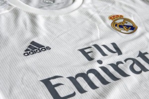 Real Madrid superar&aacute; al Manchester United con el patrocinio de camiseta m&aacute;s caro del mundo