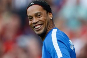 Imperdible: el hincha que entr&oacute; al campo de juego y no encontr&oacute; a Ronaldinho