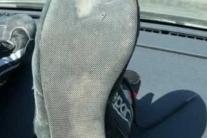 Insólito: Carlos Sainz mostró cómo quedó su bota tras el Dakar 2018