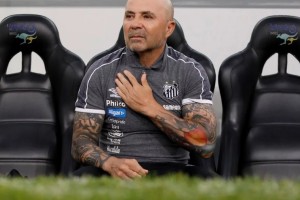 Sampaoli y un pedido de inversi&oacute;n millonaria para quedarse en el Santos