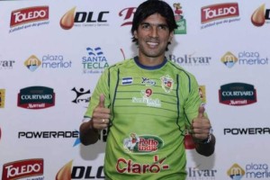 Le prohibieron a Abreu usar el n&uacute;mero 13 en El Salvador