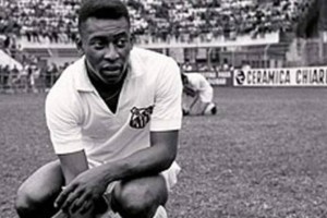 Santos homenaje a Pel&eacute; con el lanzamiento de dos camisetas 