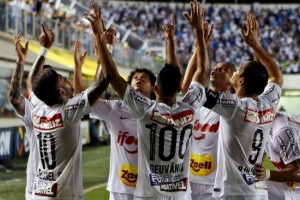 El Santos llena su camiseta de marcas y tendr&aacute; ocho sponsors contra Corinthians