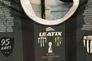 La camiseta que lleva el nombre de 475 hinchas para jugar la Copa Argentina