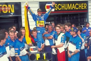 A 22 años de su primer título, y aún hospitalizado, Schumacher llegó a las redes