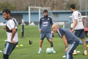 Cada selecci&oacute;n sudamericana se entrena con una marca de pelotas diferente de acuerdo a su pr&oacute;ximo partido 