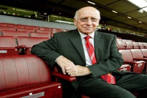 Old Trafford tendr&aacute; una tribuna con el nombre de Bobby Charlton