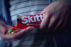 Skittles mostrar&aacute; su comercial del Superbowl a una sola persona a trav&eacute;s de una impensada estrategia