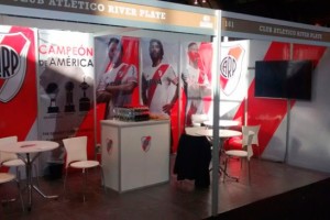 Los stands de River y Hurac&aacute;n en Soccerex, el mayor evento del f&uacute;tbol y los negocios
