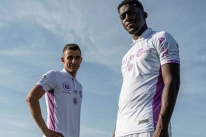 El equipo franc&eacute;s que estren&oacute; su camiseta en blanco y lila para homenajear al Real Madrid