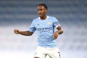 Nike sigue perdiendo figuras: Sterling firm&oacute; con New Balance 