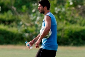 El acuerdo entre m&eacute;dicos del FC Barcelona y Uruguay que determinar&aacute; la titularidad de Su&aacute;rez 