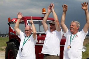 El grupo de amigos que lleg&oacute; a Rusia desde Suiza viajando en tractor