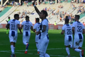Talleres present&oacute; su nueva camiseta con un sponsor internacional