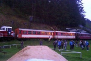 El estadio al que atraviesa un tren en pleno partido