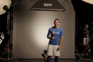 Carlitos Tevez mostr&oacute; su alegria y su baile en el Desaf&iacute;o Pepsi