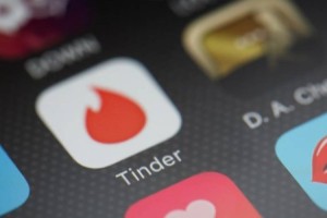 El jugador que fue escrachado por usar Tinder en plena concentración