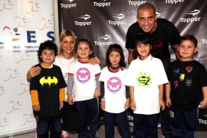 Topper festej&oacute; el D&iacute;a del Ni&ntilde;o junto a David Trezeguet y los superh&eacute;roes DC