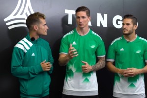 Koke y Torres se animaron al nuevo desaf&iacute;o de reconocer futbolistas cuando eran chicos