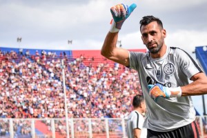 Arquero y presidente; las dos caras de Sebasti&aacute;n Torrico