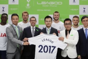 El Tottenham present&oacute; su propio &lsquo;smartphone chino&rsquo;