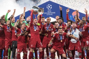 La UEFA busca sponsor para la pelota de la Champions y Europa League