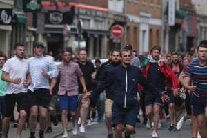 &iquest;Por qu&eacute; la ley europea favorece a la violencia en los estadios?