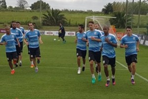 Los jugadores de Uruguay decidieron entrenar sin sponsors en sus camisetas