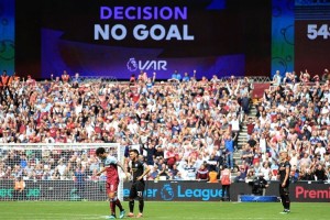 Las cinco reglas que la Premier League modificar&aacute; del VAR con respecto a la UEFA